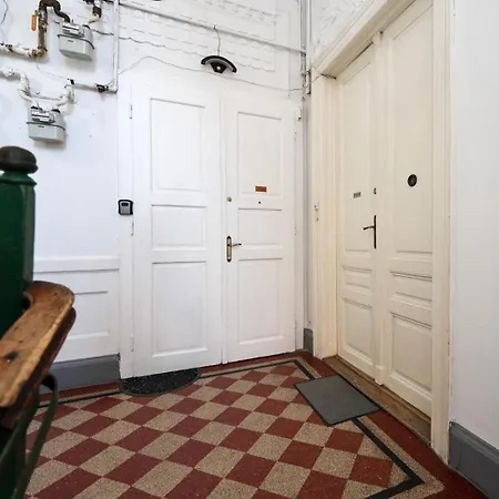 La Maman- Only Self Check-in