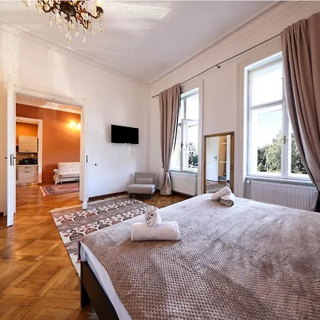 La Maman- Only Self Check-in