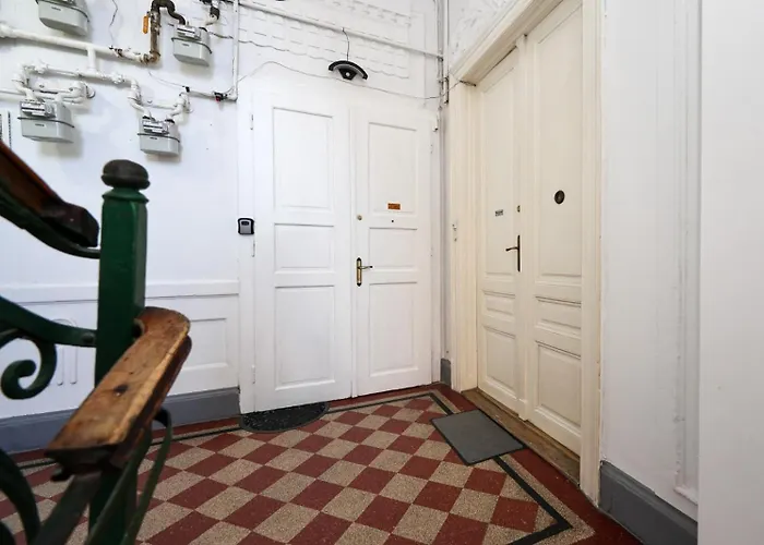 La Maman- Only Self Check-in