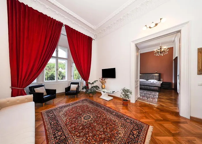 La Maman- Only Self Check-in *