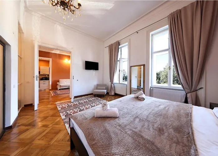 La Maman- Only Self Check-in